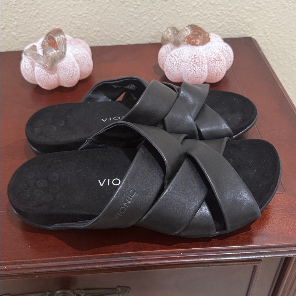 Vionic Juno Black Leather Slide Slip on Cross Strap Sandals Sz 8.5 - Picture 3 of 6